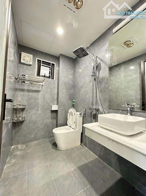 Bán nhà siêu đẹp Nguyễn Sơn Long Biên ô tô đỗ của 38m2, 5 tầng giá 6 tỷ 630 có TL - 4
