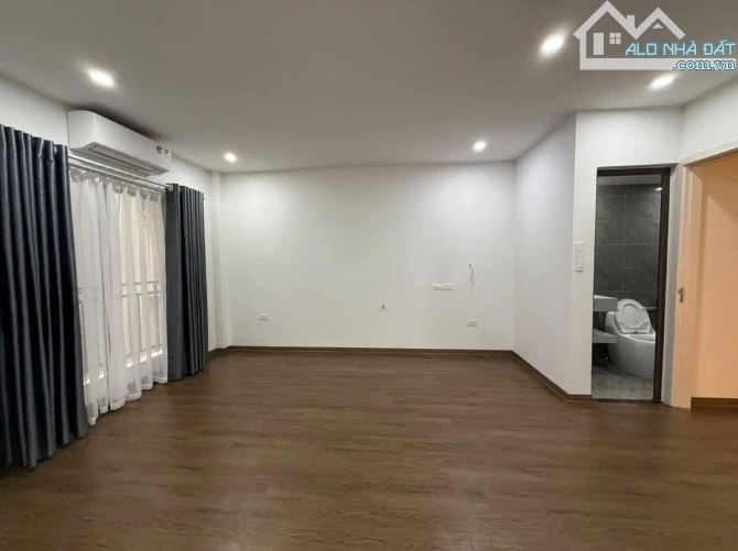 Bán Nhà LẠC LONG QUÂN , Nhà Mới, Full Nội Thất, DT 45m2, Giá Hơn 6 tỷ - 5