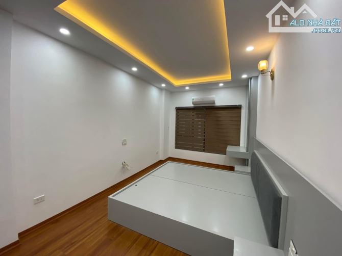 Thanh Xuân 41m2 x 6T - Ô Tô Đỗ Cách Nhà 20M - Phố Khương Đình - MT 3.6M - Gía 8.9 tỷ. - 5