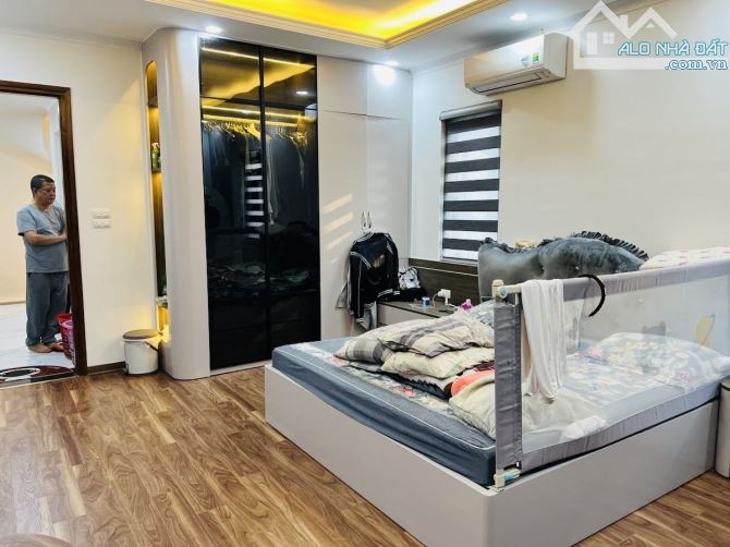 Bán nhà ĐƯỜNG NGUYỄN TRÃI 20M Ra Ô tô tránh 6 Tầng Thang Máy Nhà Đẹp 37m2 4,7M Mặt tiền - 5