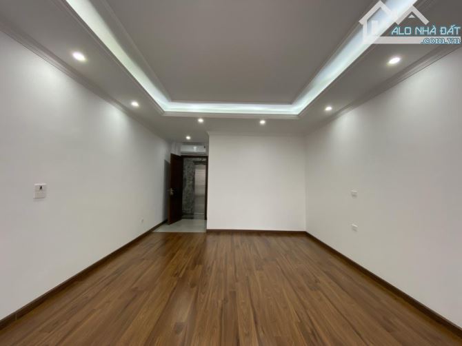 TRUNG TÂM CẦU GIẤY - PHÂN LÔ 50M2 - 8 TẦNG - THANG MÁY - Ô TÔ VÀO NHÀ - 6