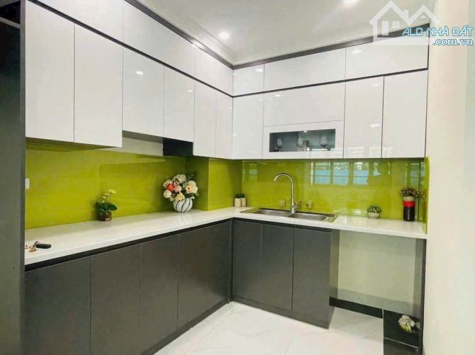 BÁN NHÀ 6T x 40M2 - THANG MÁY, OTO VÀO - QUAN HOA, CẦU GIẤY - GIÁ 14.6 TỶ - 6