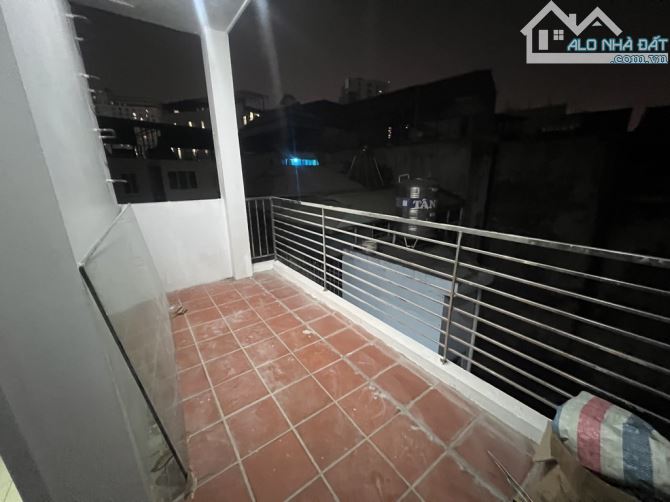 Bán Nhà Đê La Thành - Đống Đa, 37m2 x 5 tầng, mt 5m2, lô góc nở hậu, ngõ thông rộng 3 gác - 6