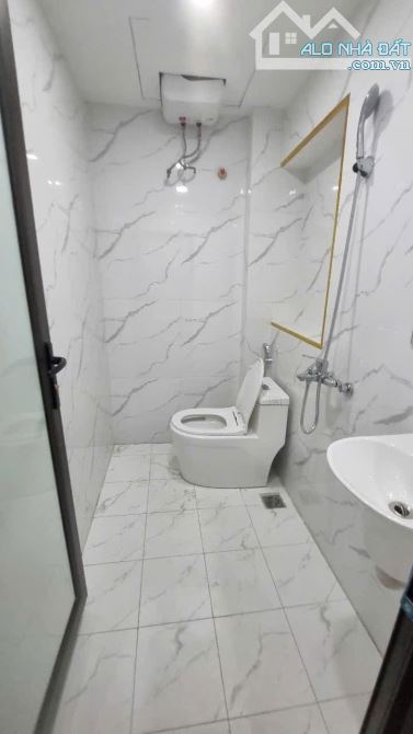 Bán nhà ngõ ô tô 161 Dương Văn Bé 32/50m, 3 tầng mt 3.6m, giá 5.5 tỷ Hai Bà Trưng Hà Nội