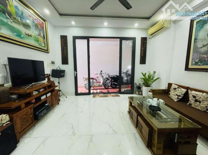 📢📢📢CẦN BÁN GẤP CĂN NHÀ 60M2 NGANG 4M  SÂN CỔNG RIÊNG NGÕ 379 MIẾU HAI XÃ