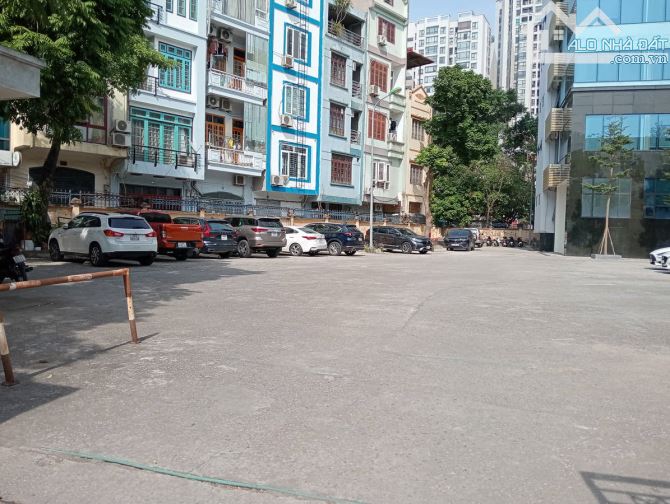 HOT! Nhà Đẹp 7 Tầng, Thang Máy, Đầu Ngõ Trung Kính To, 40m² - Giá 26.5 Tỷ