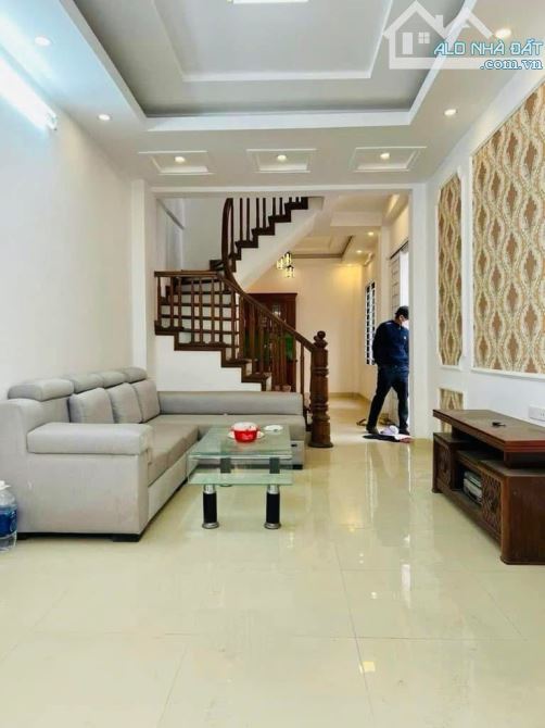 Nhà đẹp Bồ Đề Long Biên về ở ngay 34m2, 5 tầng giá 5 tỷ 650 có gia lộc