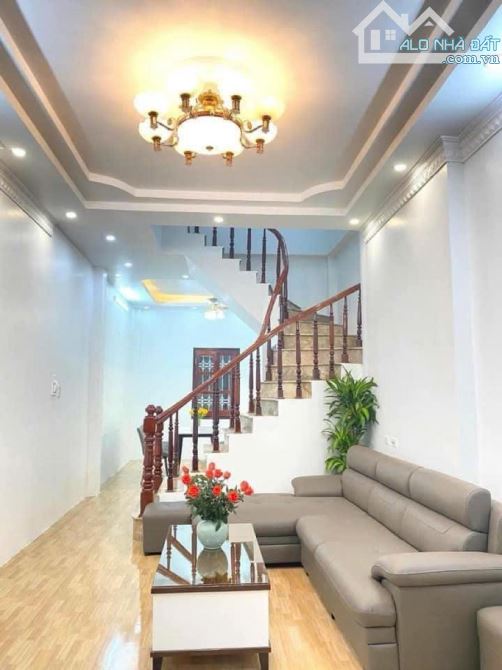 Bán nhà Trung Kính 50M2 - 4T - 3.7M MT - Ô TÔ ĐỖ CỬA - SDCC  Vị trí trung tâm Cầu Giấy, Gi