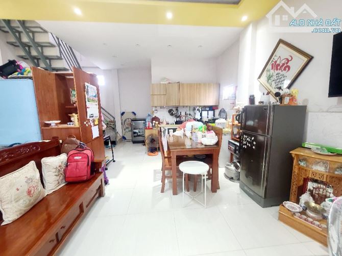 🏡QUẬN BÌNH TÂN - NGAY TRẦN ĐẠI NGHĨA - NHÀ 2 TẦNG MỚI ĐẸP - NGANG 5M - 40 M2 - 2 TỶ HƠN.