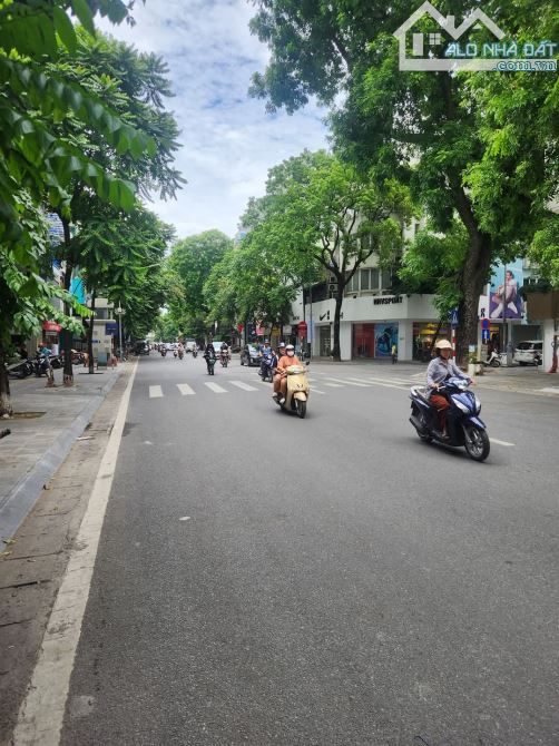 BÁN NHÀ PHỐ HUẾ, HAI BÀ TRƯNG 175 TỶ 250M,4 tầng  MT 9M KINH DOANH Sầm uất , VỈA HÈ,