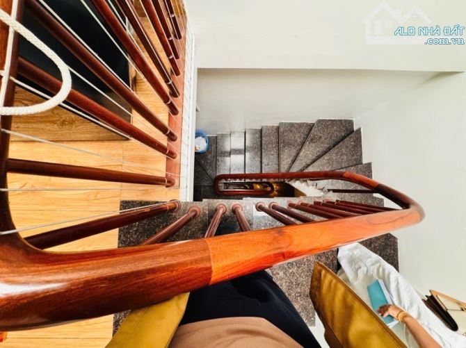 LẠC LONG QUÂN - Siêu sáng thoáng- Ngõ siêu rộng- 5 tầng - 39m2- 9,99tỷ