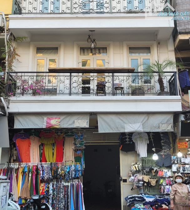 Bán Nhà Mặt Phố Nguyễn Khánh Toàn, Cầu Giấy DT 102m2x3T, MT:5,8m. Giá Rẻ.