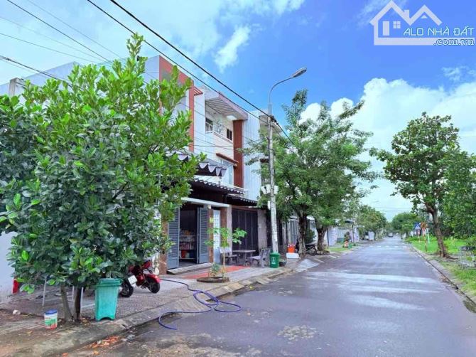 CẦN BÁN LÔ ĐẤT 100m2 MẶT TIỀN PHAN THÚC TRỰC- HOÀ CHÂU-KHU DÂN CƯ HIỆN HỮU GIÁ CHỈ 2TỶ8xx