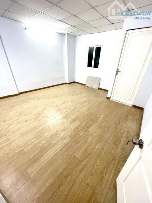 BÁN GẤP NHÀ NGUYỄN TRI PHƯƠNG, QUẬN 10, 30M2, 3 TẦNG, 3 TỶ NHỈNH.