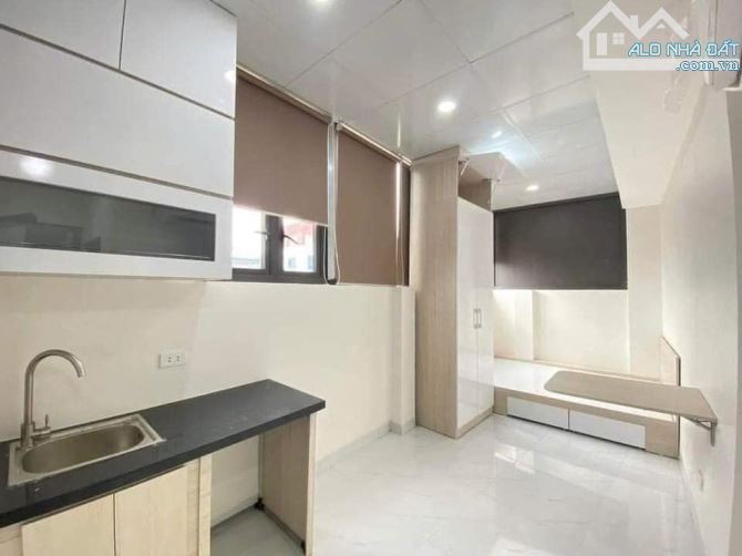 13.7 tỷ. Căn hộ dịch vụ Chùa Láng. 11 phòng doanh thu 70 triệu tháng - 1