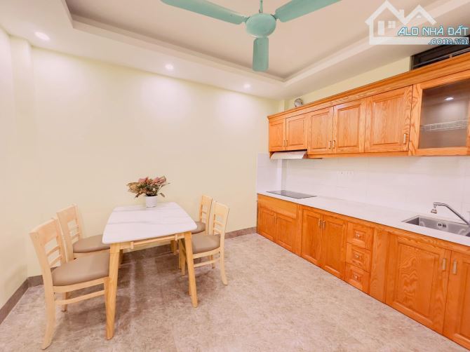 Nhà đẹp Bát Khối Long Biên về ở ngày 32 m2, 5 tầng, giá 5 tỷ 6 có gia lộc - 1