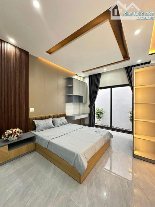 Bán nhà phố Trạm Long Biên ngõ nông cách vài bước ra ô tô tránh 33m2 5 tầng giá 5,6 tỷ - 1