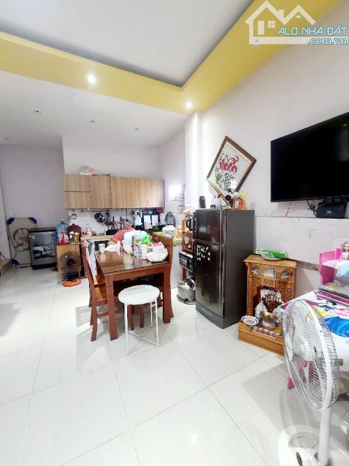 🏡QUẬN BÌNH TÂN - NGAY TRẦN ĐẠI NGHĨA - NHÀ 2 TẦNG MỚI ĐẸP - NGANG 5M - 40 M2 - 2 TỶ HƠN. - 1