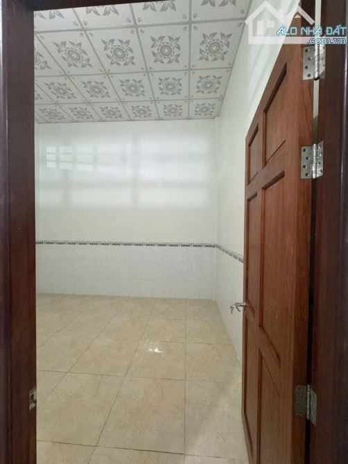 Chị 4 Nga kẹt tiền nên bán căn nhà cấp 4 còn mới Bà Điểm, Hóc Môn, 80m2, sổ hồng riêng - 2