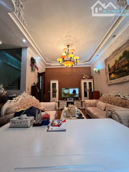 BÁN NHÀ QUAN NHÂN CẦU GIẤY, DT: 66m2, 5 tầng, MT: 6,5m, GIÁ: 23.9tỷ, LÔ VIP CAO CẤP. - 2