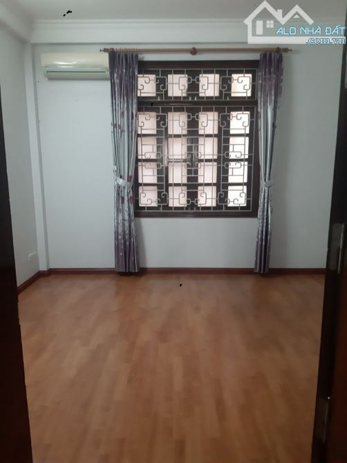 Cho thuê nhà ngõ 68 phố Cầu Giấy. DT 50m2 x 4 tầng mặt tiền 4m, Nhà đẹp, ô tô đậu cửa - 3