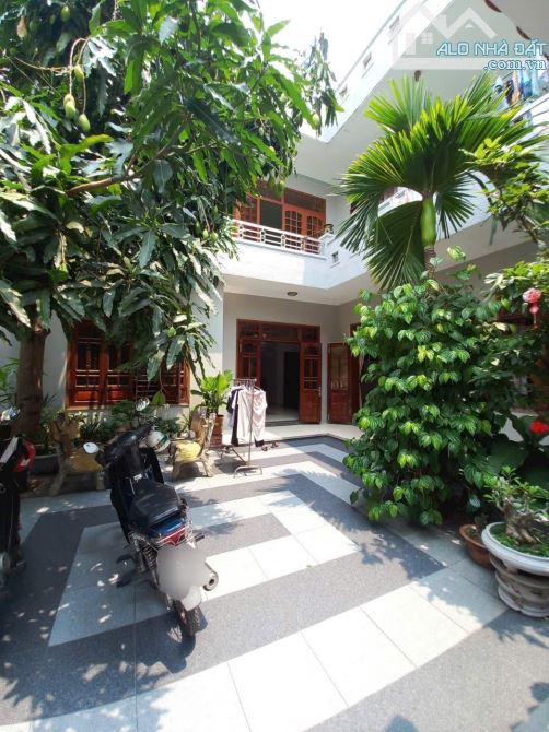 Nhỉnh 9 TỶ: BIỆT THỰ gần BIỂN MỸ KHÊ - ĐÀ NẴNG: 10m x 20m - 2 TẦNG 3 PN - 3