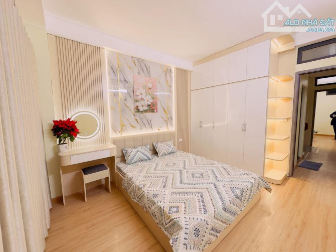 Nhà đẹp Bát Khối Long Biên về ở ngày 32 m2, 5 tầng, giá 5 tỷ 6 có gia lộc - 3
