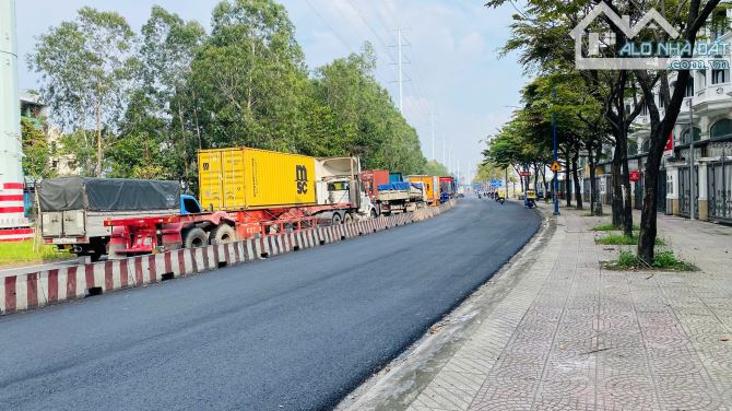 Bán đất mặt đường Đồng Văn Cống Quận 2 cũ P. Thạnh Mỹ Lợi TP Thủ Đức  (209.7m2) 200 tr/m2 - 3