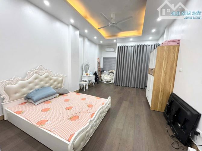 Nguyên căn, MT rộng,gần Ngã 4 Sở, Thịnh Quang, Vĩnh Hồ, Q Đống Đa. 47m2. Giá: 8,75 Tỷ - 4