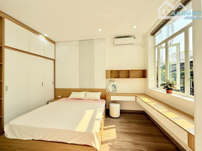 Bay nhanh ! Cực vip Kim Mã 40m2, ngõ 5.5m, VF3 vào nhà, thông KD, 3 thoáng, view ĐSQ - 4