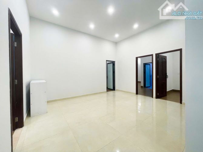 Cho thuê biệt thự diện tích lớn phù hợp làm công ty phường An Phú Quận 2 (400m2)