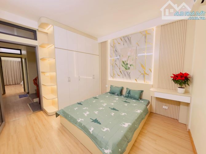 Nhà đẹp Bát Khối Long Biên về ở ngày 32 m2, 5 tầng, giá 5 tỷ 6 có gia lộc - 4