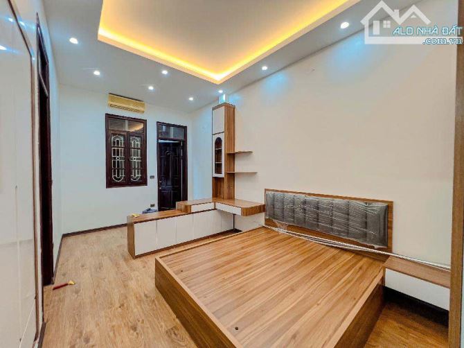 Cần Bán Nhà riêng 5 tầng Phố Lạc Trung, Phường Thanh Lương, Hai Bà Trưng 42m² 5T đẹp - 5