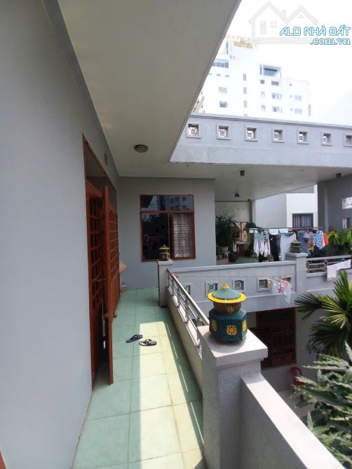 Nhỉnh 9 TỶ: BIỆT THỰ gần BIỂN MỸ KHÊ - ĐÀ NẴNG: 10m x 20m - 2 TẦNG 3 PN - 5