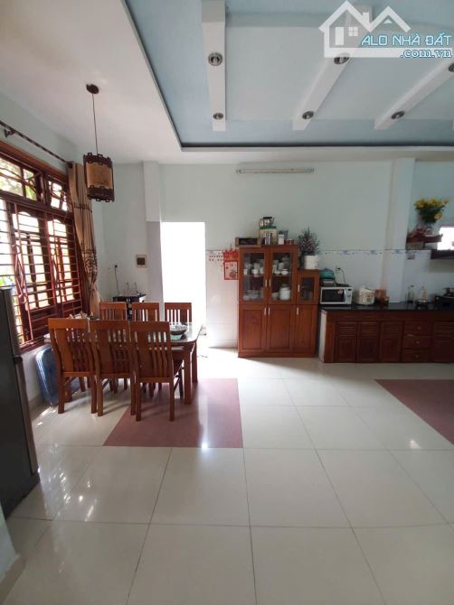 Nhỉnh 9 TỶ: BIỆT THỰ gần BIỂN MỸ KHÊ - ĐÀ NẴNG: 10m x 20m - 2 TẦNG 3 PN - 7