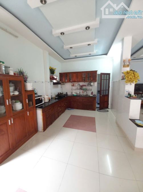 Nhỉnh 9 TỶ: BIỆT THỰ gần BIỂN MỸ KHÊ - ĐÀ NẴNG: 10m x 20m - 2 TẦNG 3 PN - 8