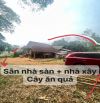 Chỉ 850 trđ,3000m tại Lạc Sơn,ô tô vào,cách trục liên xã 15m,tặng nhà sàn gỗ to và nhà xây