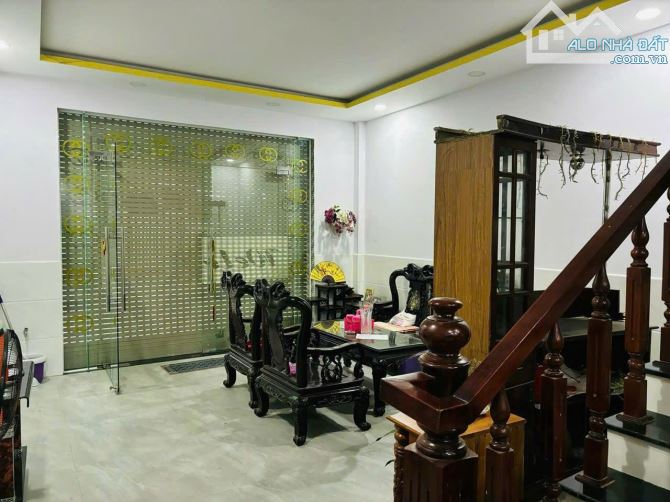 Bán nhà 5 tầng đường Phùng Hưng, Phước Long, Nha Trang 66m2 ngang 4.8m chỉ 8 tỷ