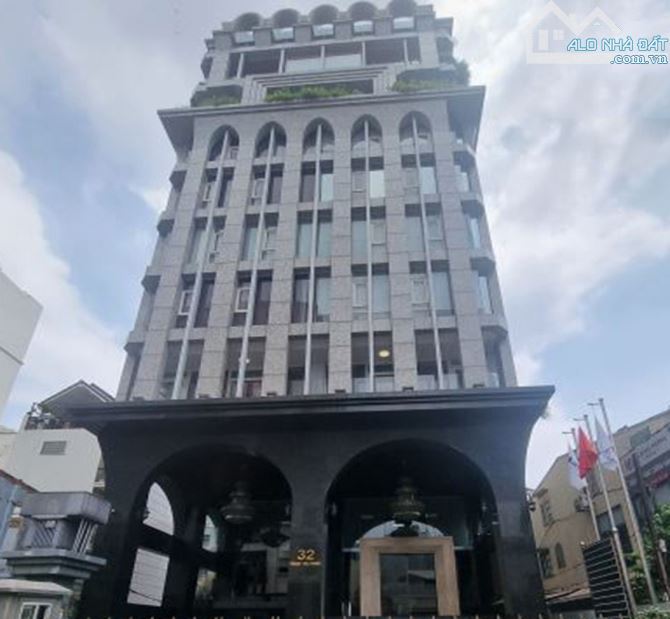 Bán Tòa Văn Phòng Mặt Phố Thái Hà, Đống Đa DT 320m2, 12T, MT 13m. Giá Cực Rẻ
