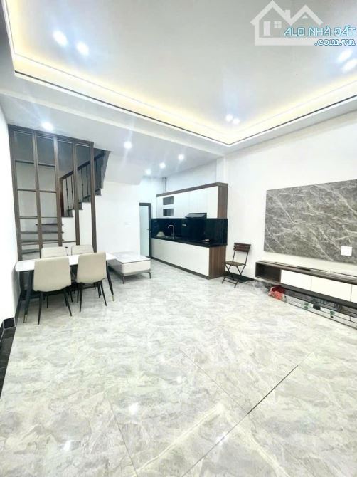 NHÀ ĐẸP LẮM. Cần bán nhà Cự Khối Long Biên 30m2 5 tầng 3 ngủ mới tinh hơn 4 tỷ - 1