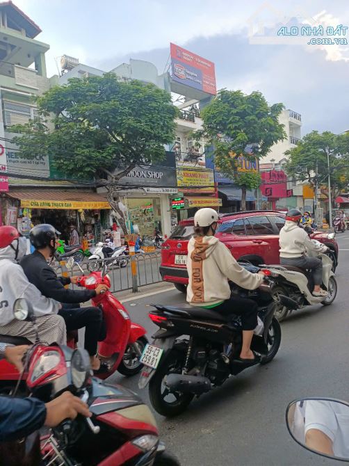 Nhà mặt tiền Huỳnh Tấn Phát, TT N.bè. Ngang rộng nở hậu. 88 tr/m2 - 1