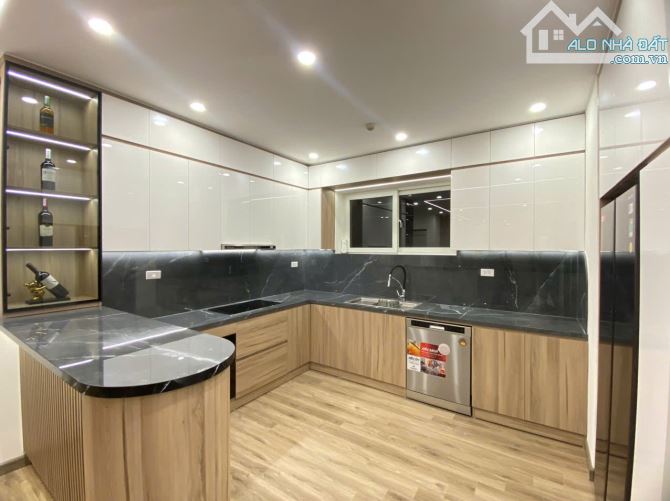 Cần bán gấp căn hộ tầng đẹp chung cư Cầu Giấy 181m2, 3 ngủ 3 wc,full nội thất - 1