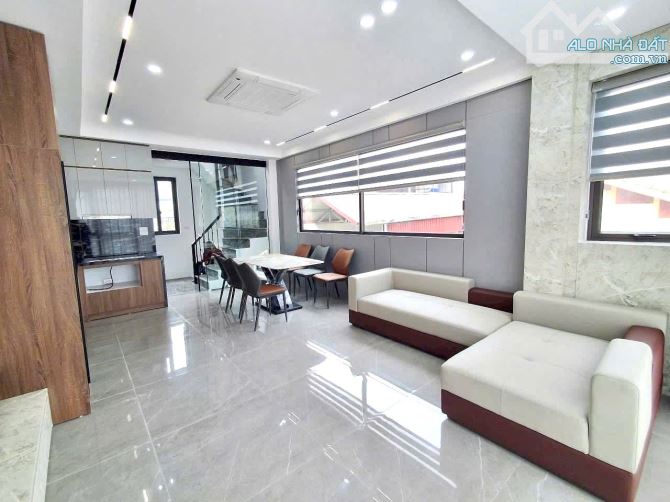 Bán nhà Nguyễn Sơn, Long Biên DT 40M2, 7 Tầng, MT 4M, GARA, THANG MÁY, FULL NỘI THẤT. - 2