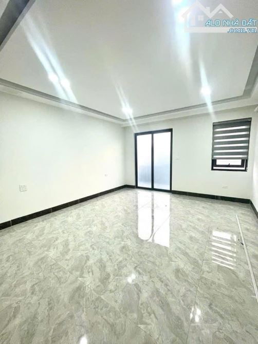 NHÀ ĐẸP LẮM. Cần bán nhà Cự Khối Long Biên 30m2 5 tầng 3 ngủ mới tinh hơn 4 tỷ - 2