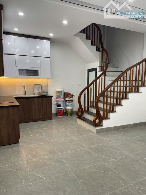 Bán nhà ngõ 298 Ngọc Hồi, DT: 60M2, 6 TẦNG, thang máy, kinh doanh, ô tô vào nhà, giá 10 ty - 2