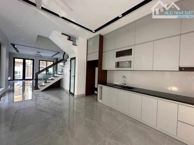 Hồ Hoàng Ngân, Villa 3T, 158m sổ, ngõ 6m, KD/VP, giá 5 tỷ - 3