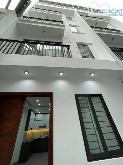 Bán nhà ngõ 298 Ngọc Hồi, DT: 60M2, 6 TẦNG, thang máy, kinh doanh, ô tô vào nhà, giá 10 ty - 4