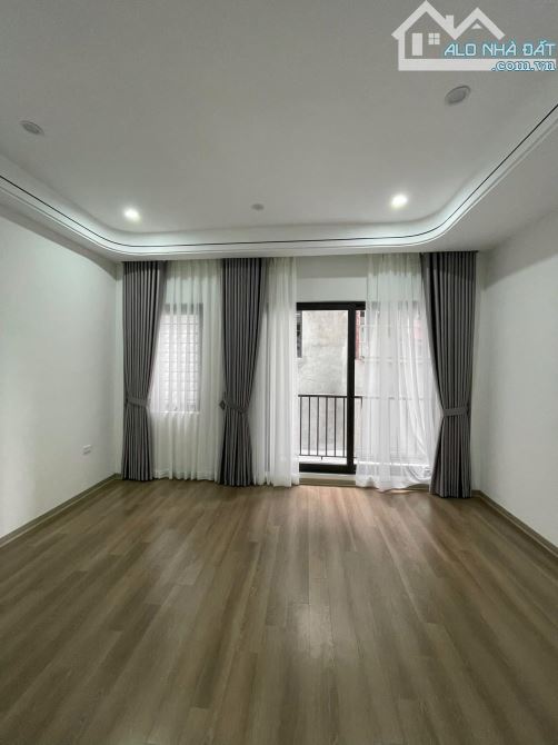 Bán nhà ngõ 298 Ngọc Hồi, DT: 60M2, 6 TẦNG, thang máy, kinh doanh, ô tô vào nhà, giá 10 ty - 5