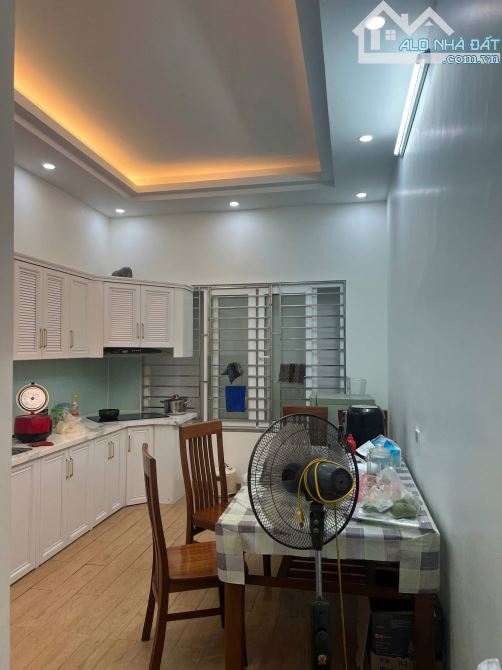 Bán Nhà Mặt Phố Hoa Bằng, Gần Nguyễn Khang, Yên Hòa, Cầu Giấy. Thang Máy. Giá: 21,5 Tỷ - 5