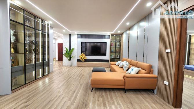 Cần bán gấp căn hộ tầng đẹp chung cư Cầu Giấy 181m2, 3 ngủ 3 wc,full nội thất - 7